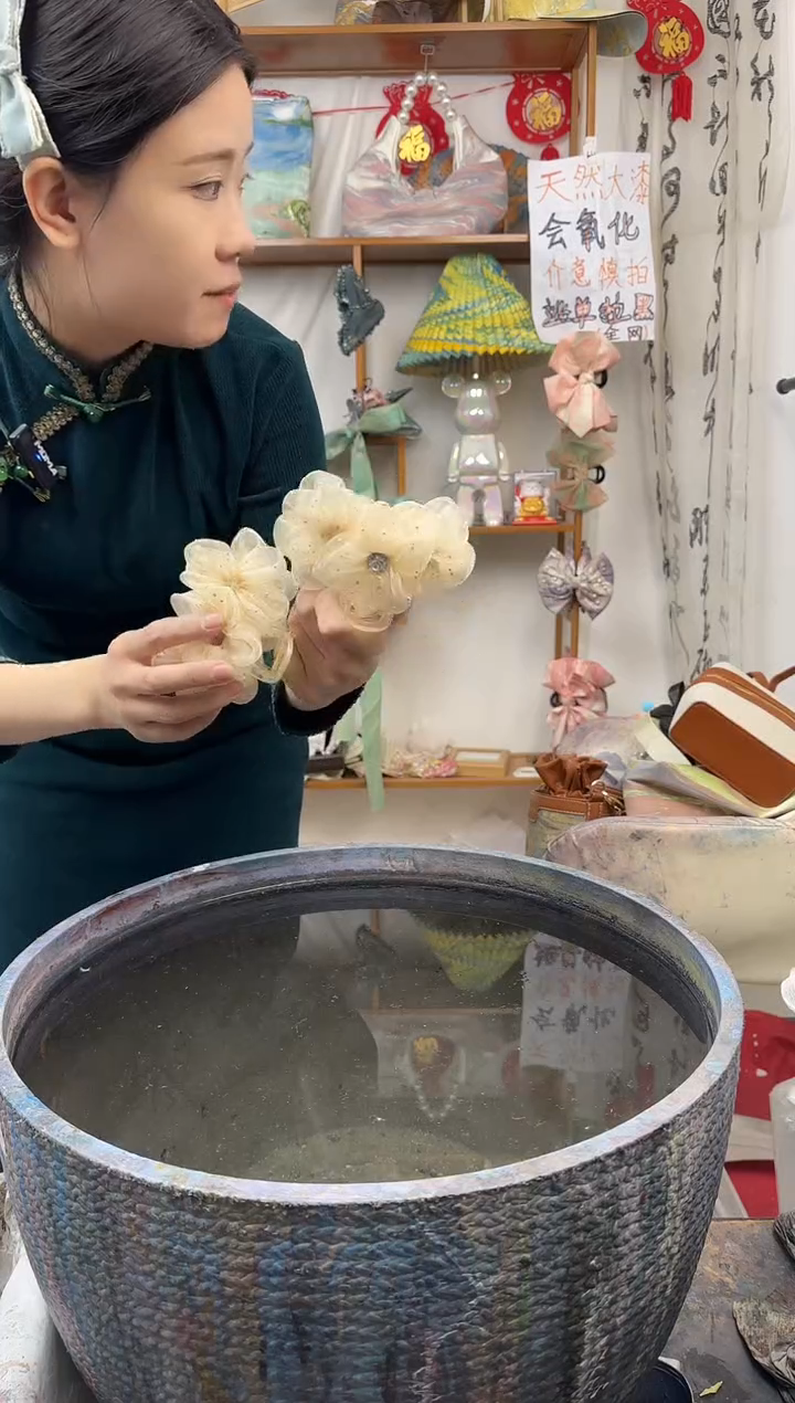 非金属树脂两个花朵八厘米抓夹