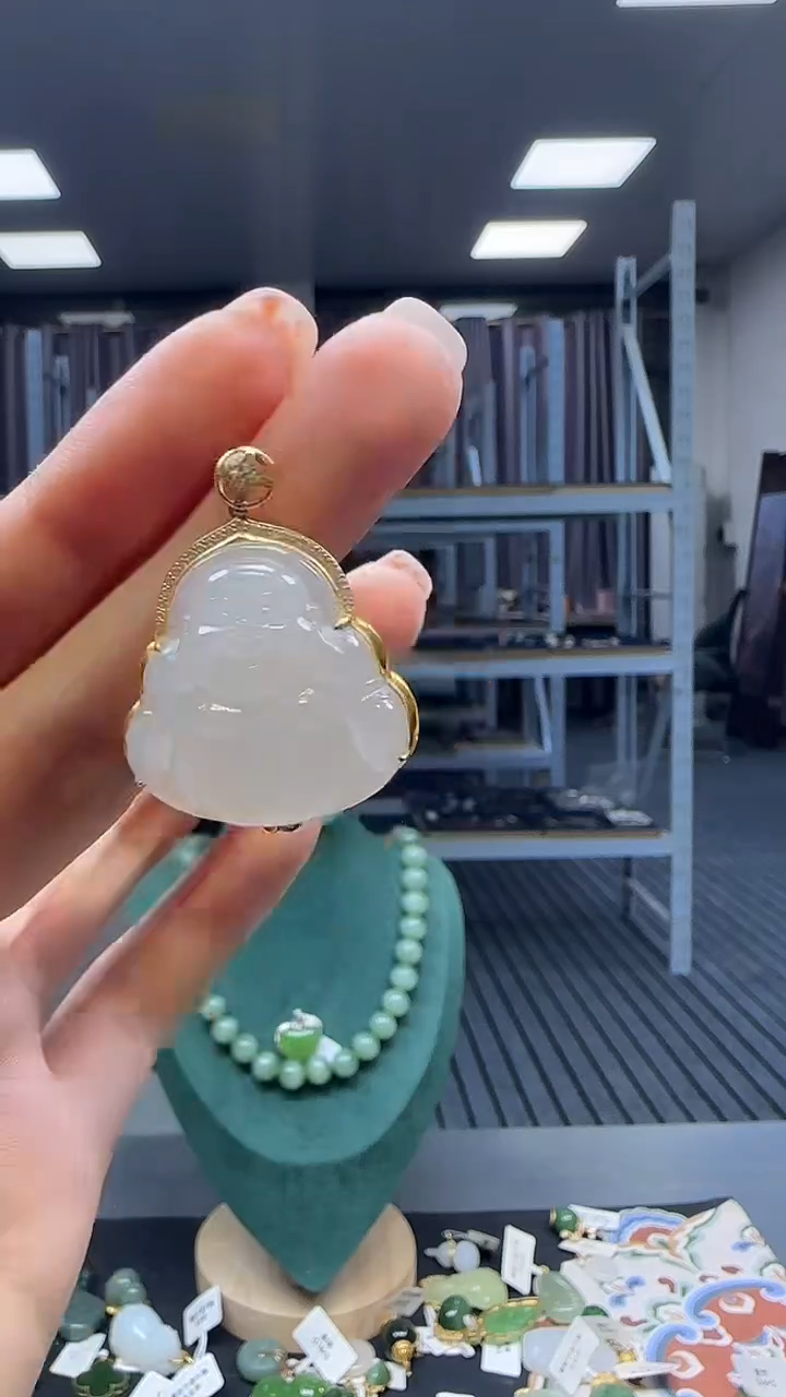 18K金镶嵌和田玉挂件1