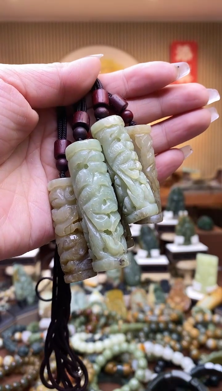 【闪购商品】岫岩老玉（透闪石质玉）吊坠未镶嵌多样性随机发一