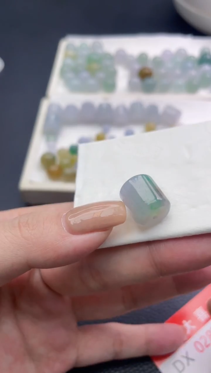 未镶嵌定制翡翠可***?7483