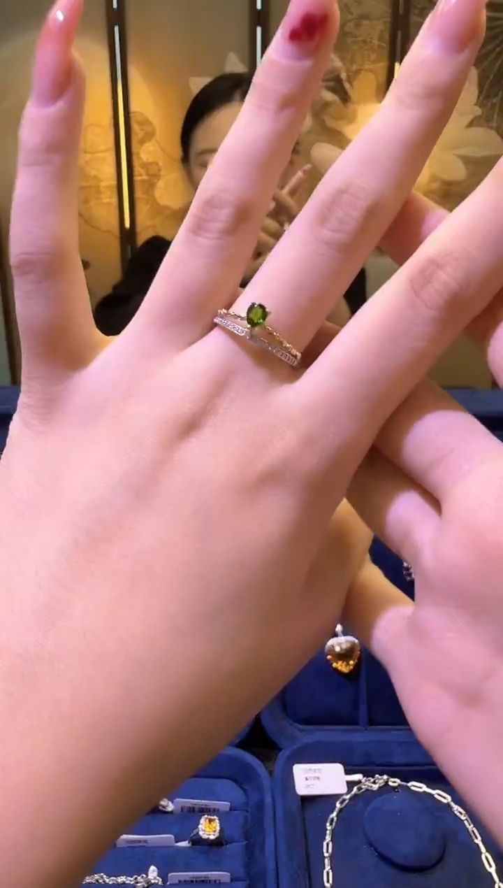 银S925镶嵌透辉石戒指天然宝石