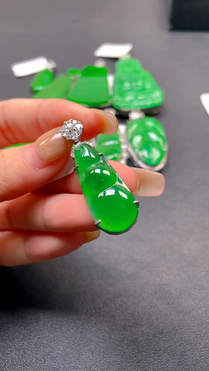 颈饰银S925镶嵌翡翠吊坠