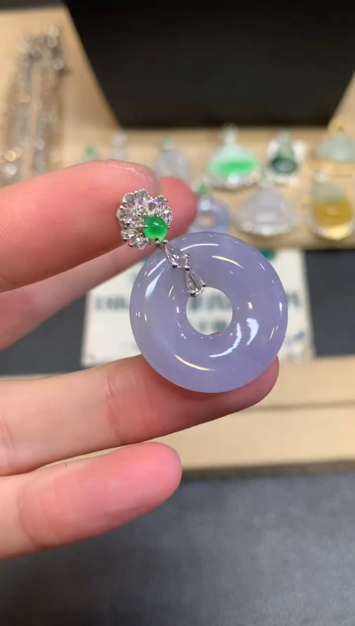 【闪购商品】翡翠颈饰18K金镶嵌甜甜圈【无服务费】