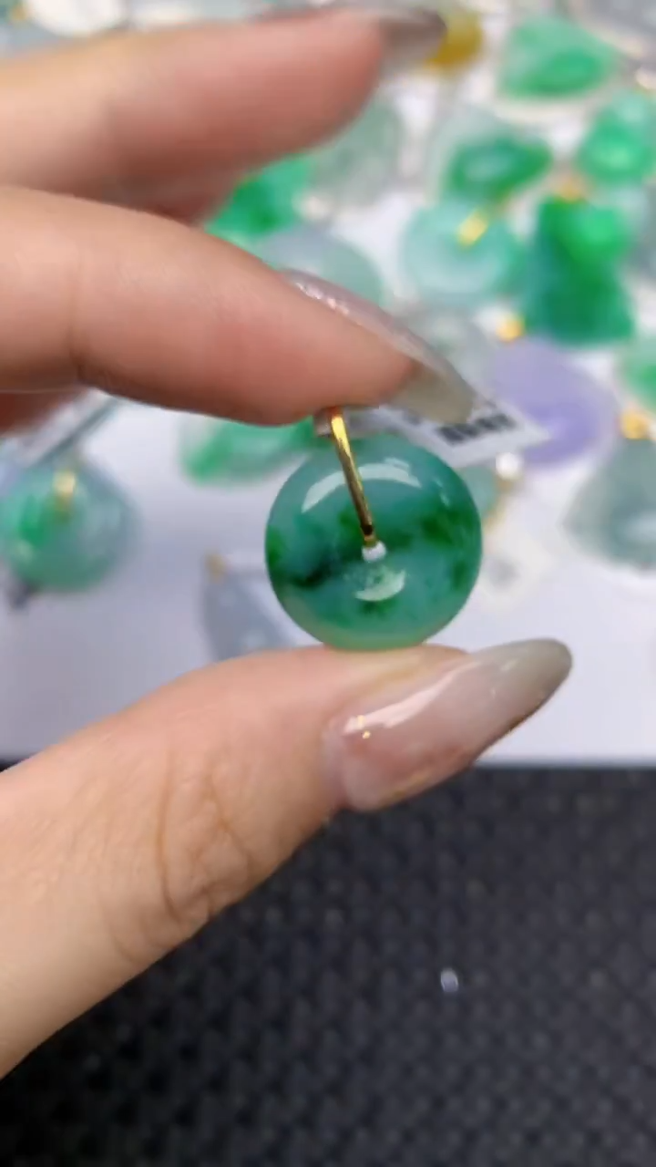 颈饰18K金镶嵌翡翠天然缅甸翡翠a货百元以上9元证书费自理