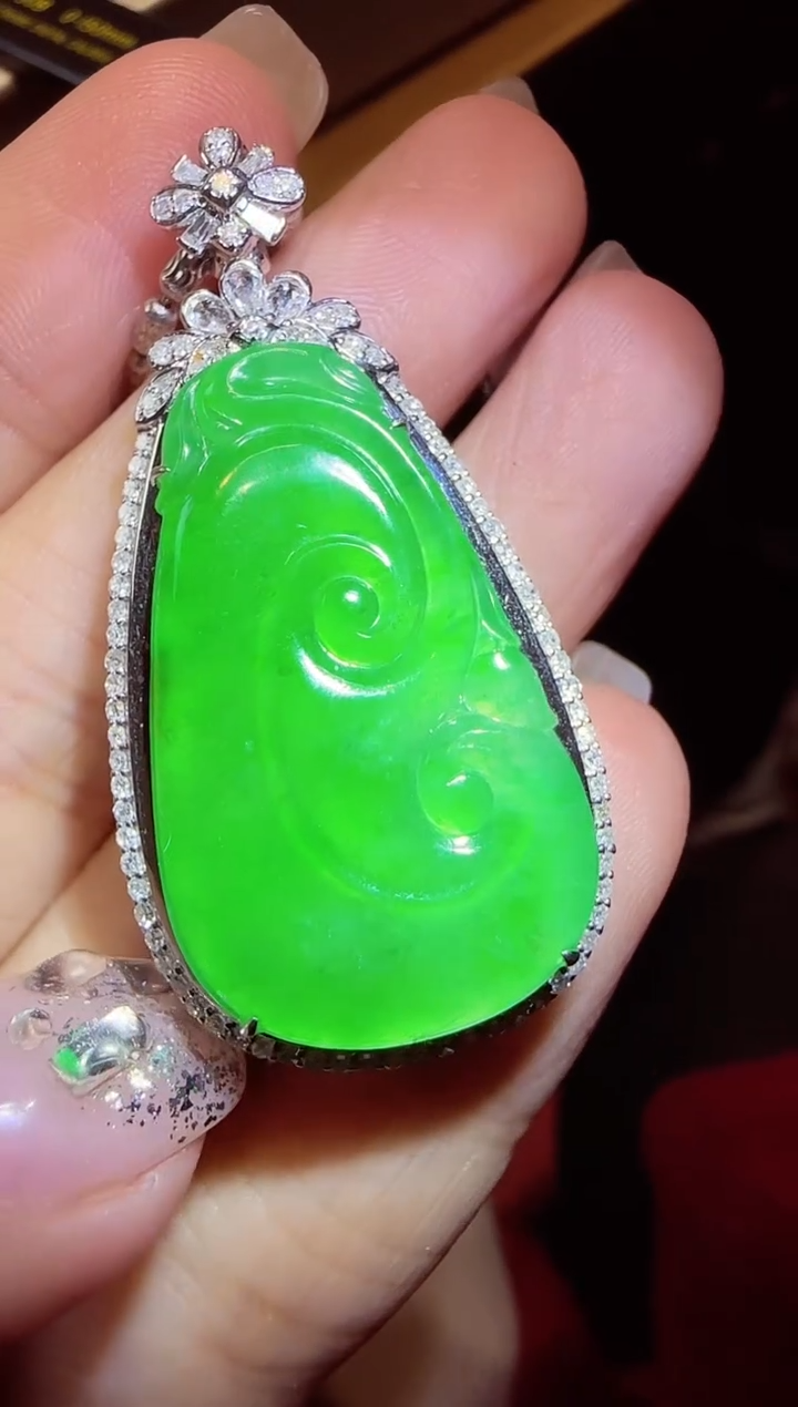 【闪购商品】翡翠吊坠(不含链)18K金镶嵌如意