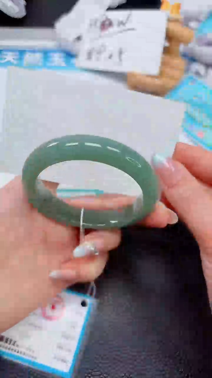 【闪购商品】石英质玉手镯未镶嵌186