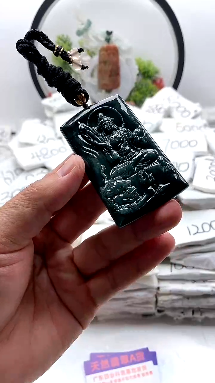 翡翠未镶嵌颈饰文殊