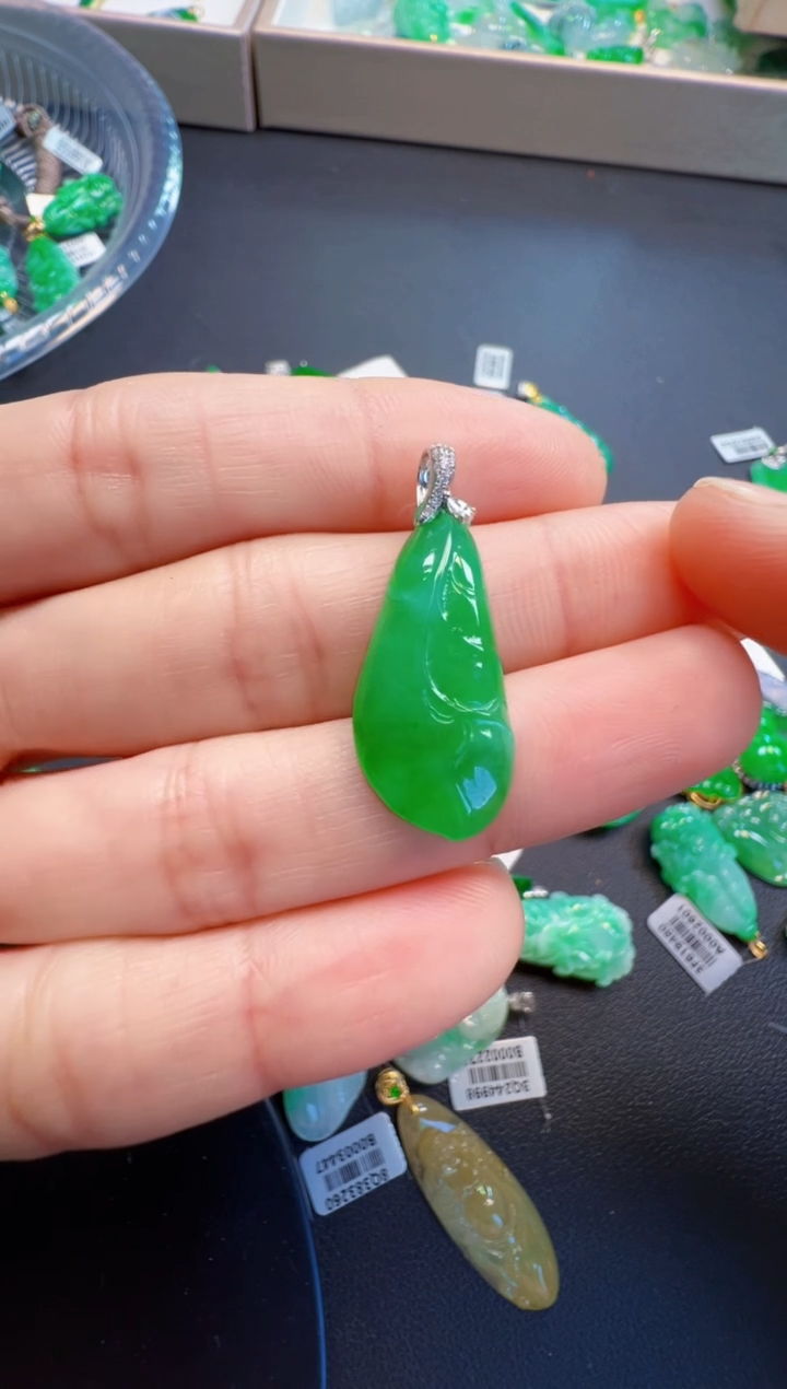 【闪购商品】翡翠吊坠(不含链)18K金镶嵌4980