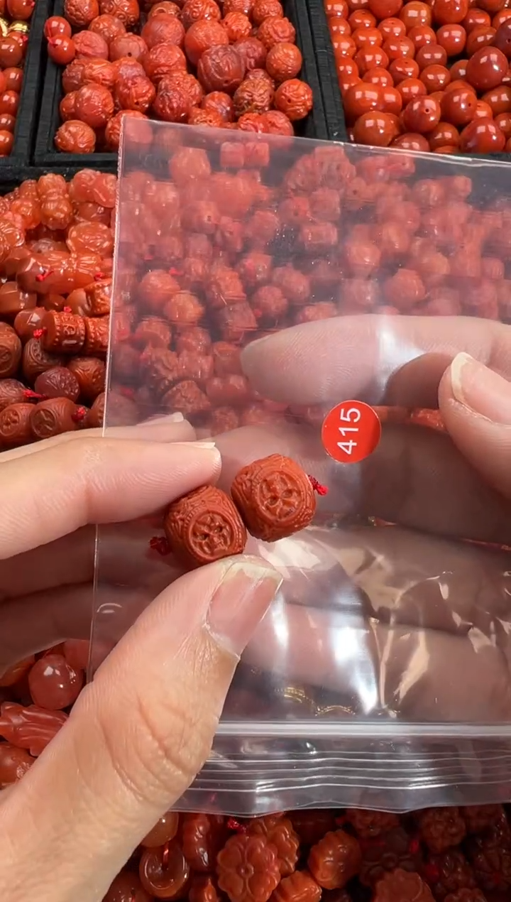 南红玛瑙未镶嵌颈饰1