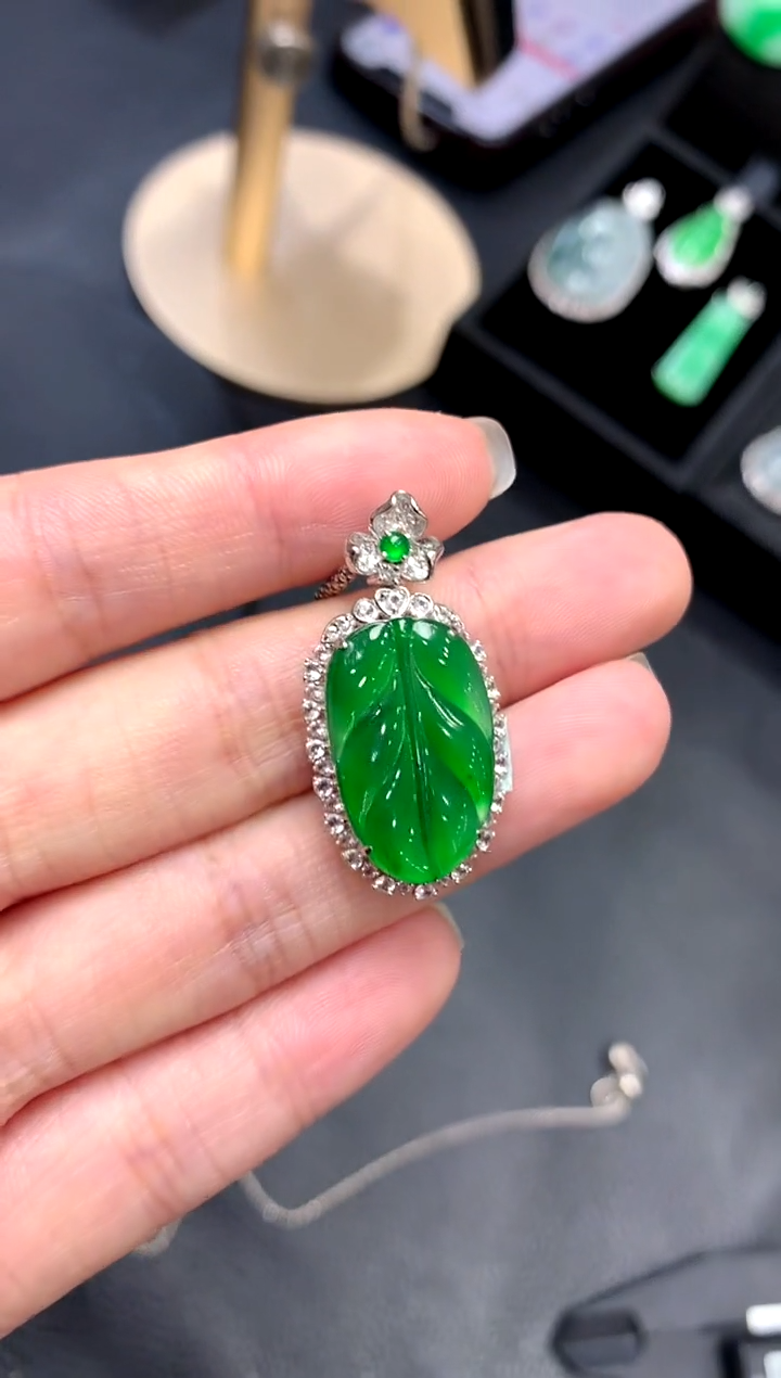 吊坠(不含链)18K金镶嵌翡翠叶子