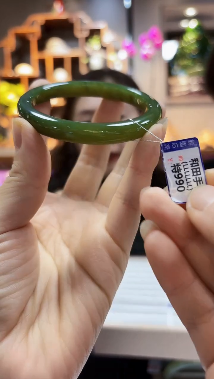 【闪购商品】和田玉手镯未镶嵌56.4手镯微瑕