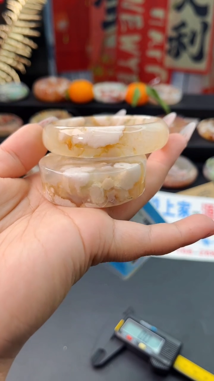 【闪购商品】石英质玉手镯未镶嵌赠送镯心（53圈口）
