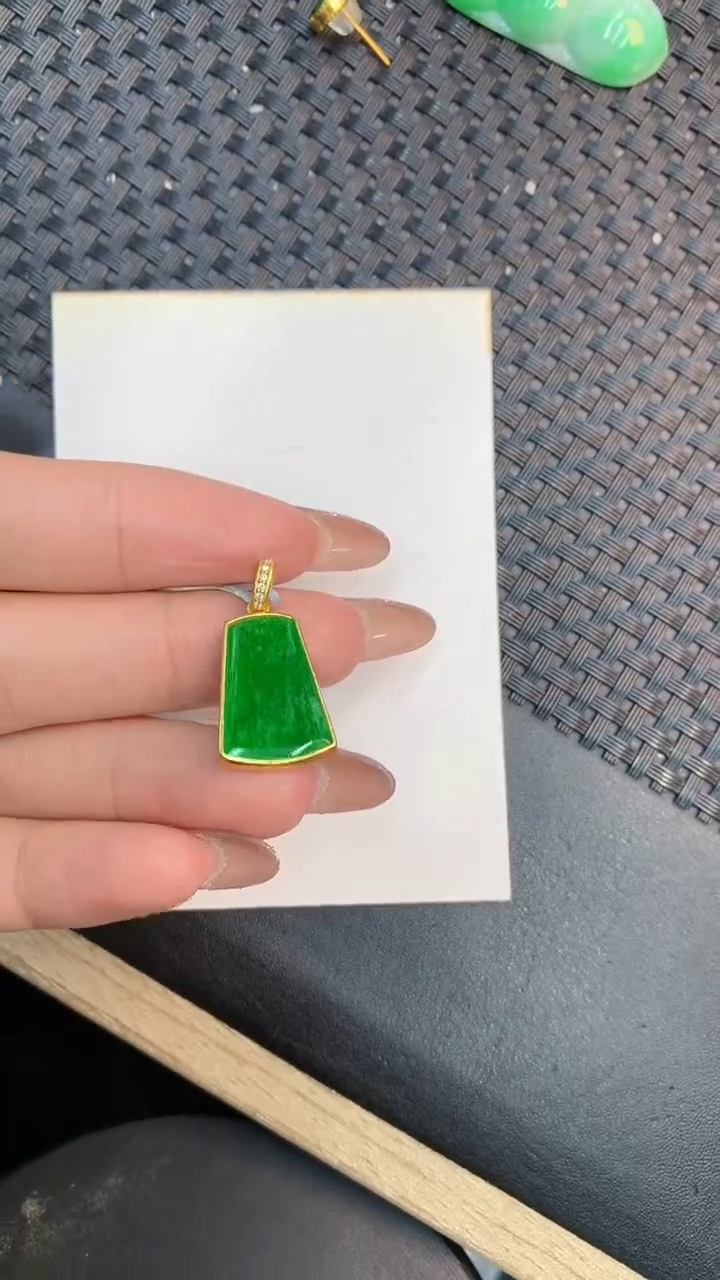 颈饰未镶嵌翡翠1