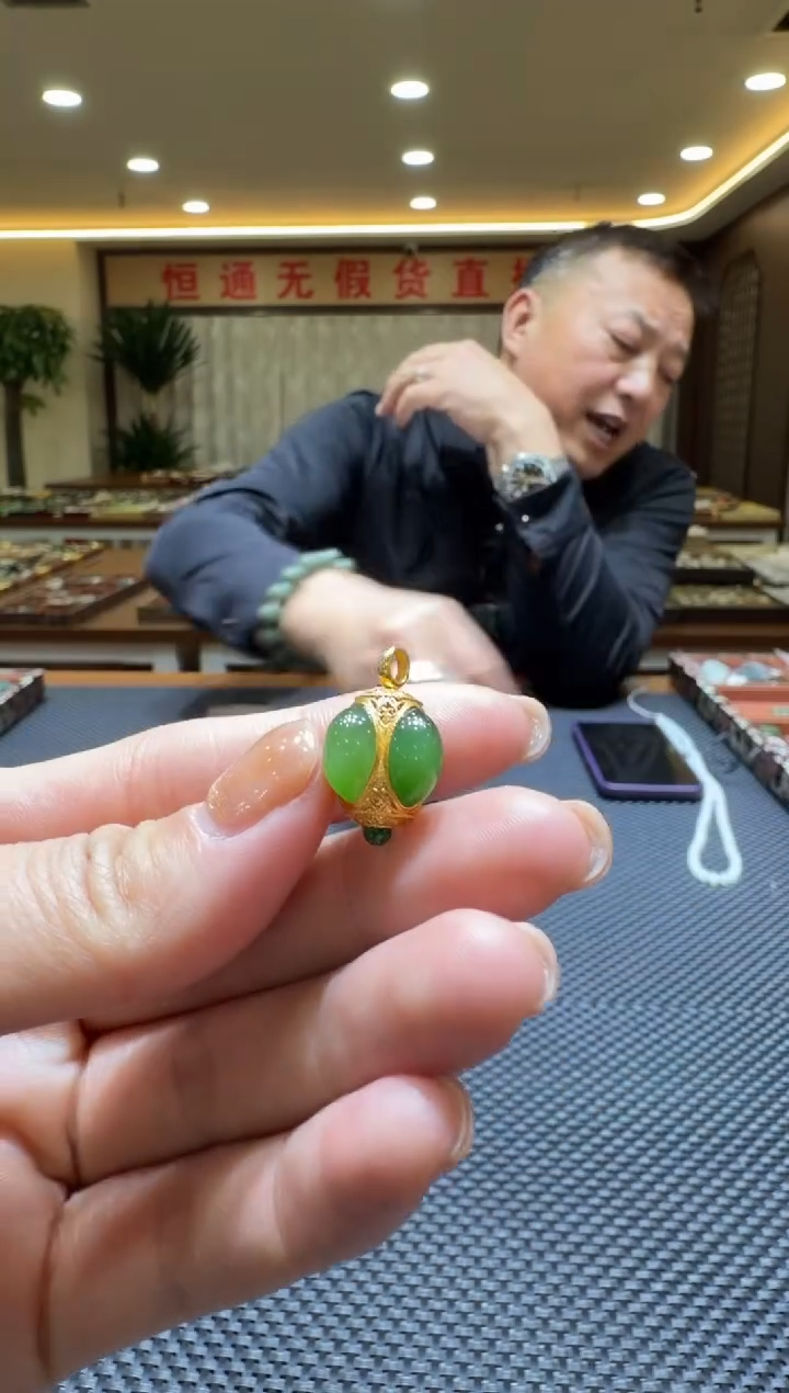 颈饰未镶嵌和田玉挂件