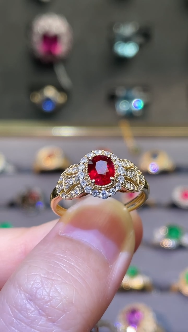 红宝石戒指18K金镶嵌/莫桑比克/无烧鸽血红/0.74ct