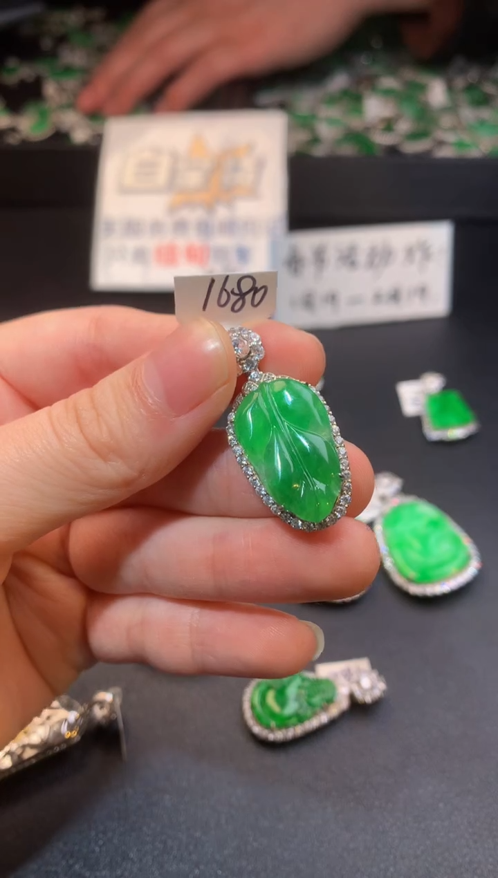 【闪购商品】翡翠颈饰银S925镶嵌翡翠1