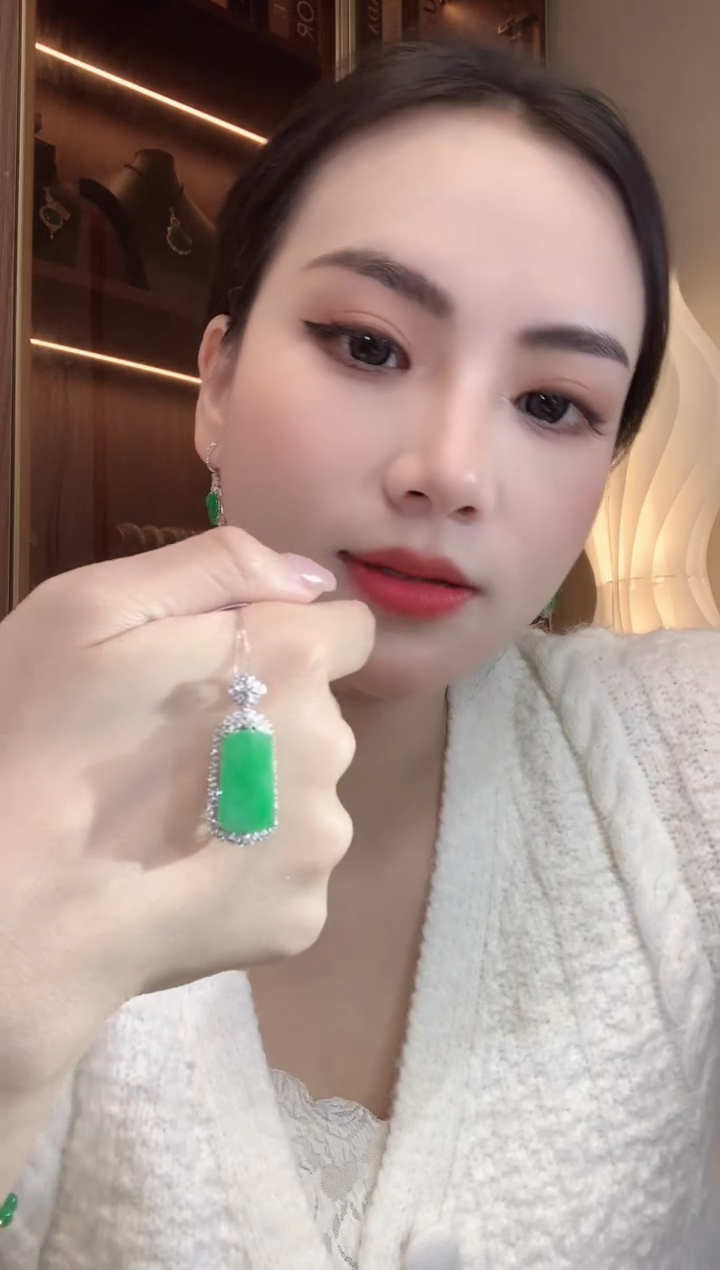 【闪购商品】翡翠吊坠(不含链)18K金镶嵌C4