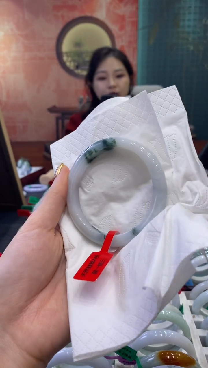 【闪购商品】翡翠手镯未镶嵌多人04008