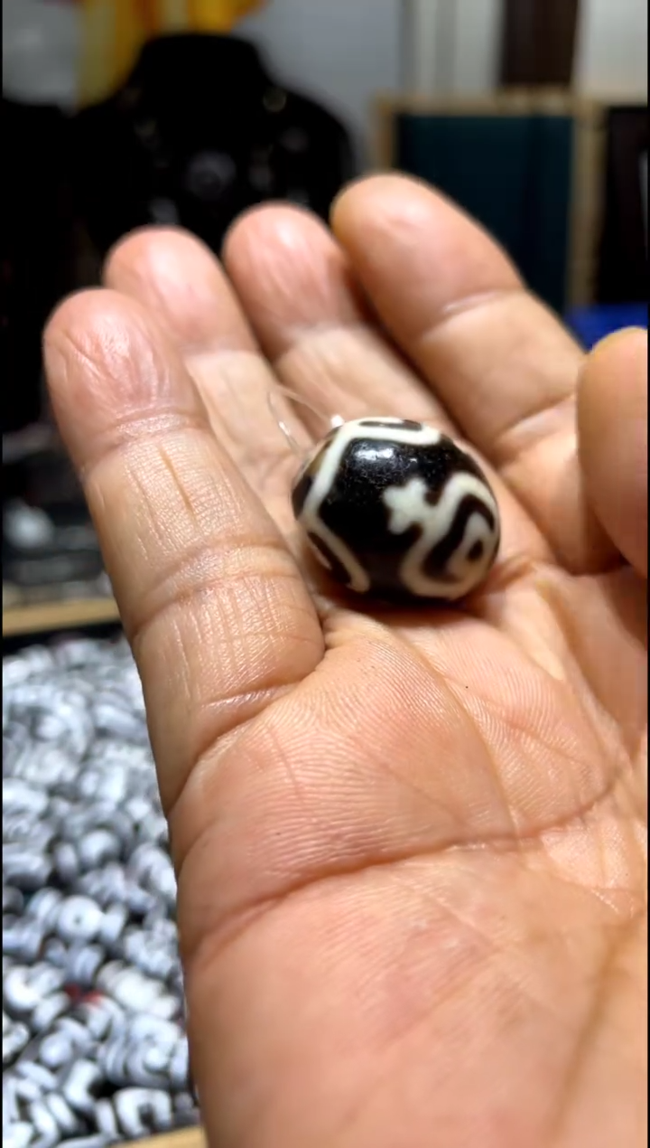 未镶嵌颈饰玛瑙/玉髓忆**纷，