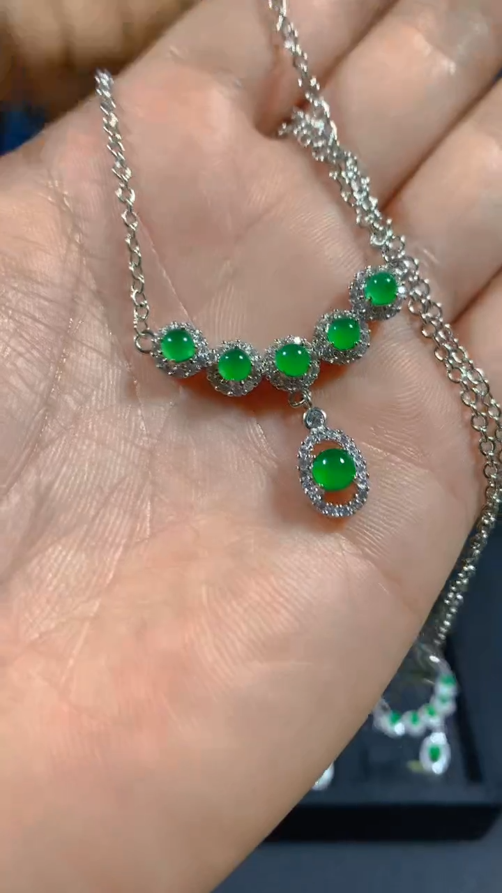 吊坠(赠链)未镶嵌翡翠《多样性发一》