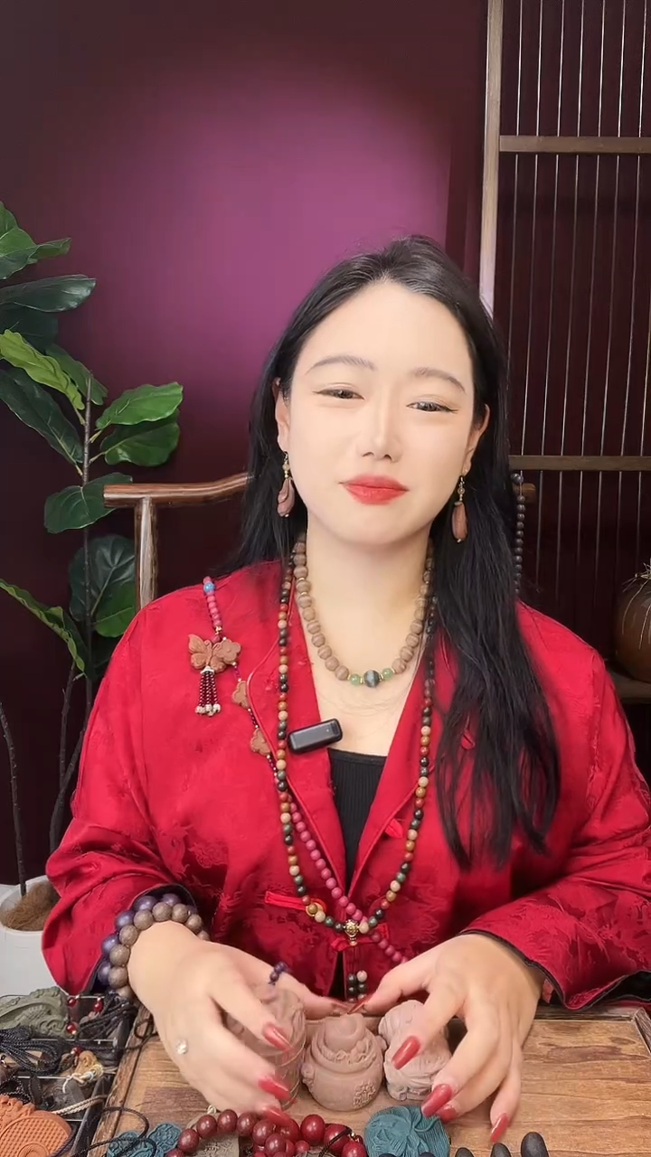 珠串白龙涎貔貅摆件