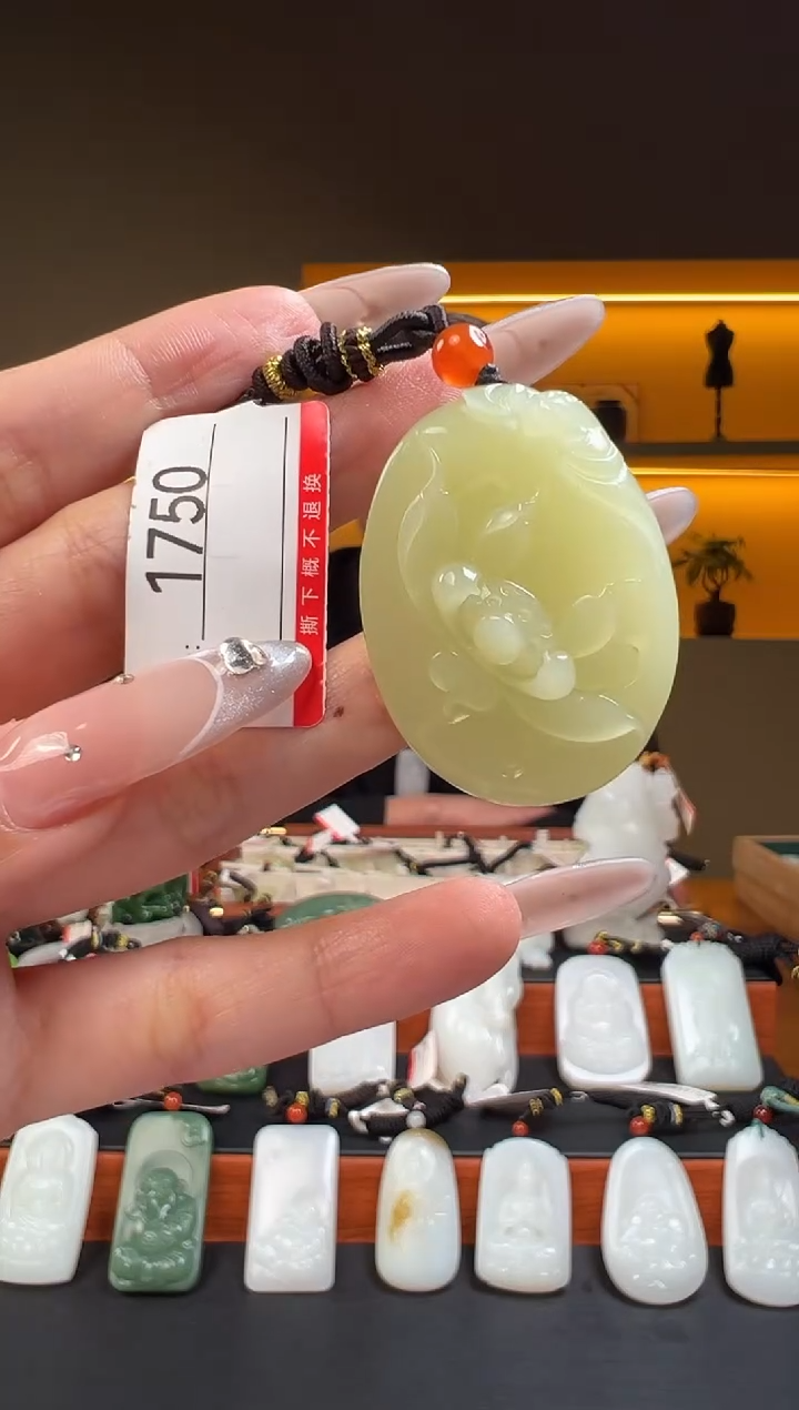 颈饰未镶嵌和田玉1