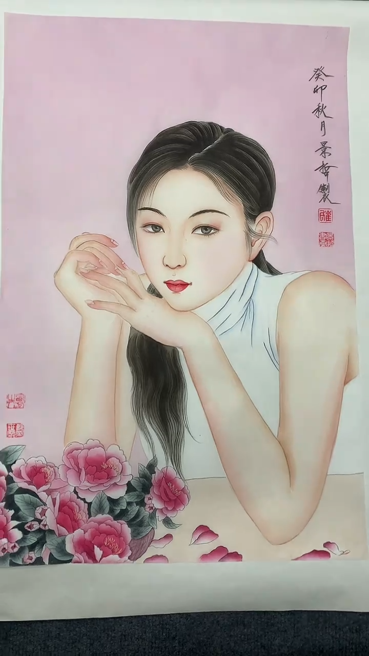 竖款精品绢本开三人物美女
