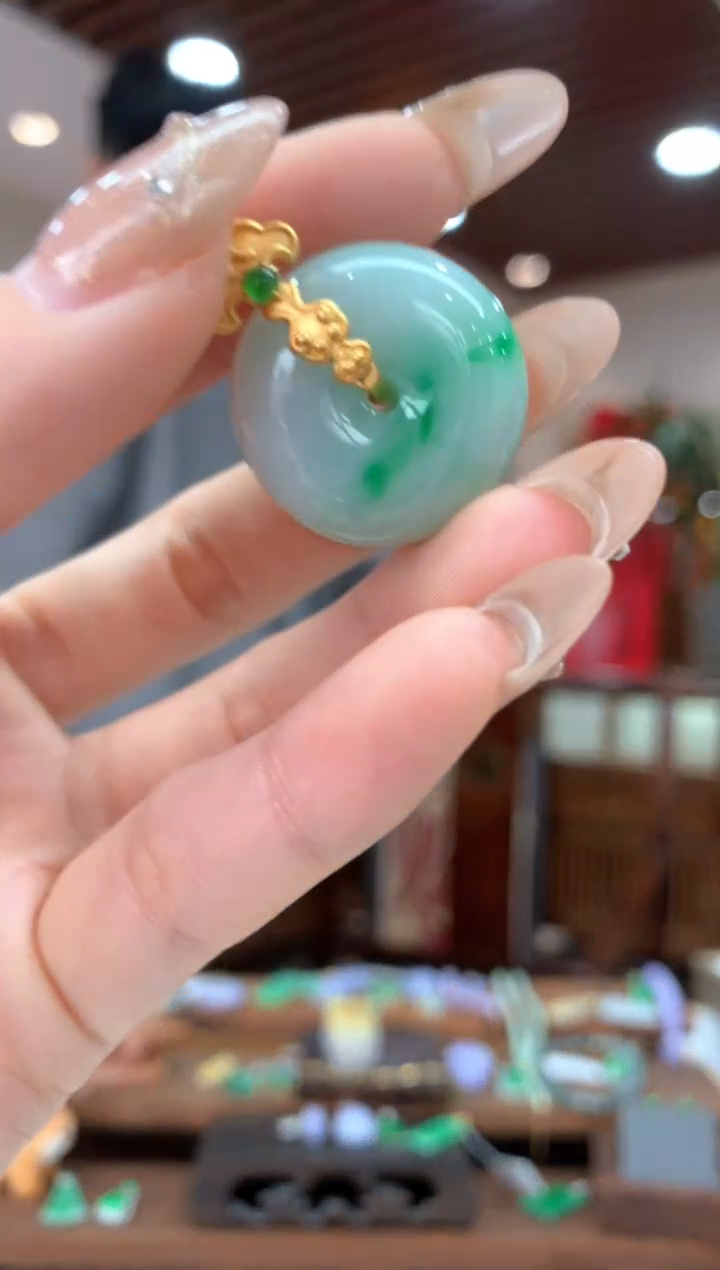 【闪购商品】翡翠吊坠(不含链)18K金镶嵌平安扣