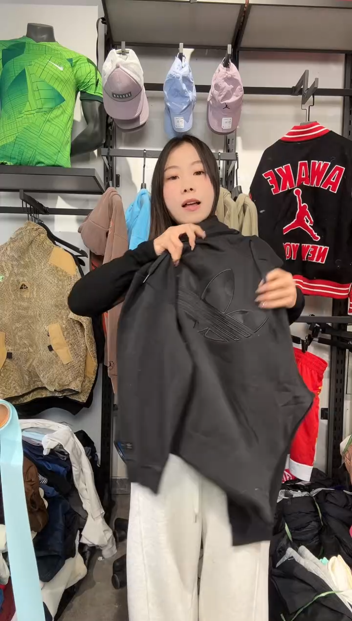 1631闪购编码  阿迪运动卫衣裤以直播间过款为准 尺码.160