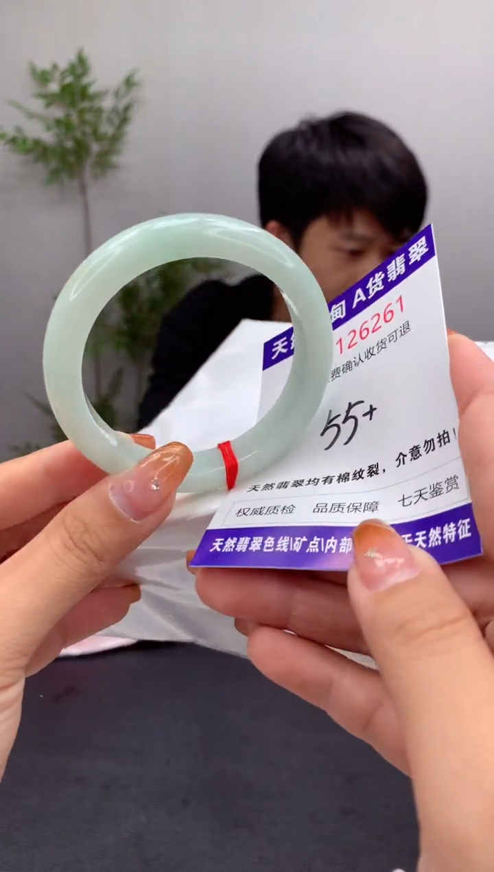 未镶嵌手镯翡翠有纹，完美者勿拍