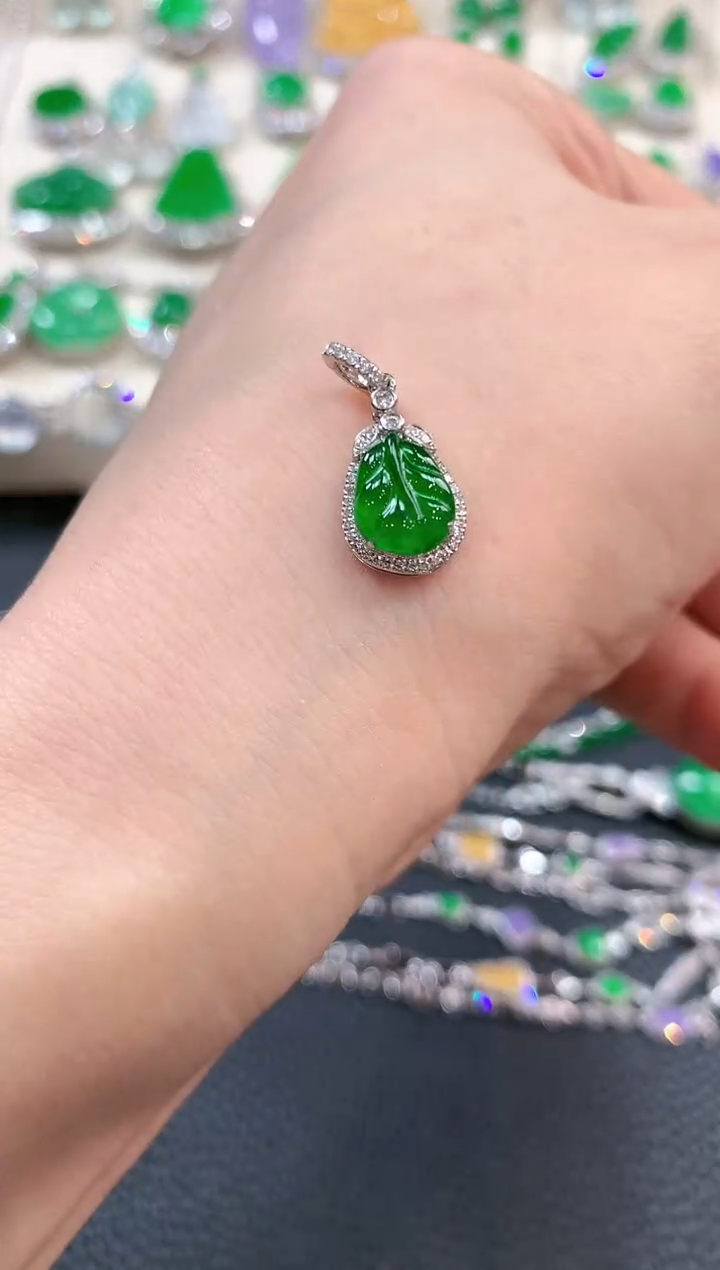 【闪购商品】翡翠吊坠(不含链)18K金镶嵌m28不退换