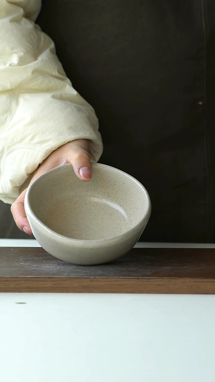 【闪购商品】陶瓷出英国大耳朵米饭碗@4-2@