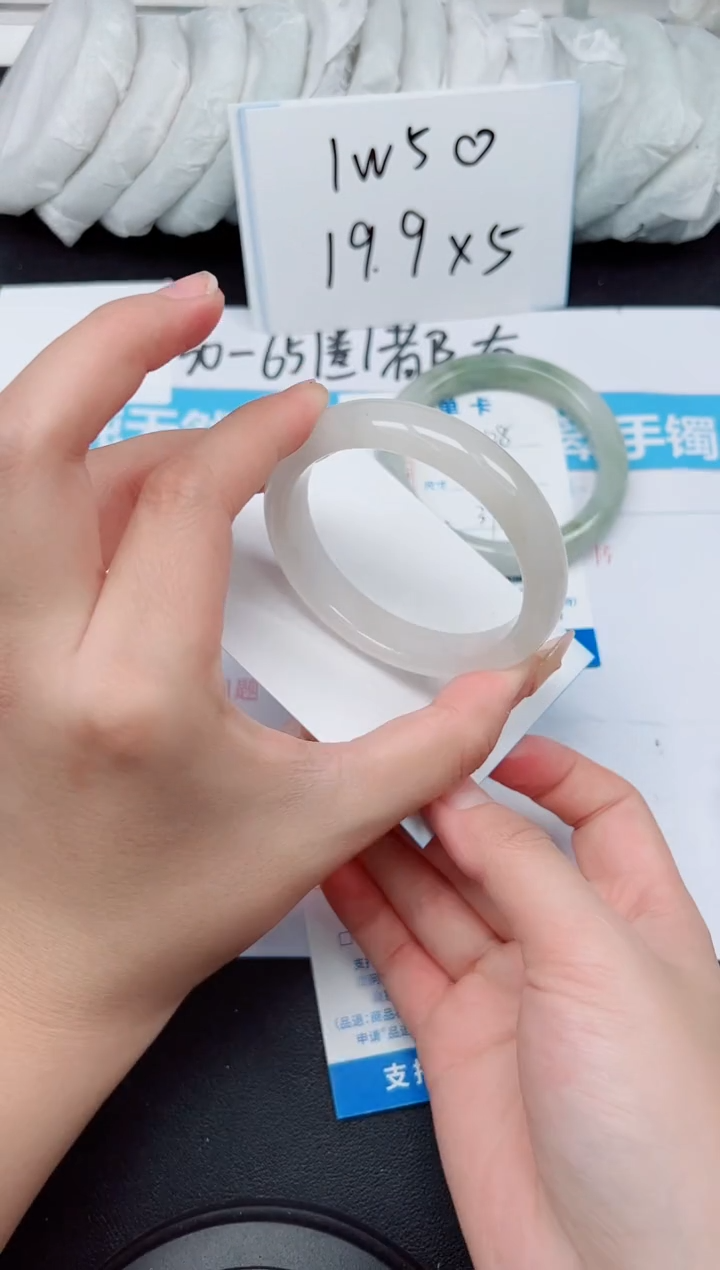 【闪购商品】石英质玉手镯未镶嵌G129-54.7