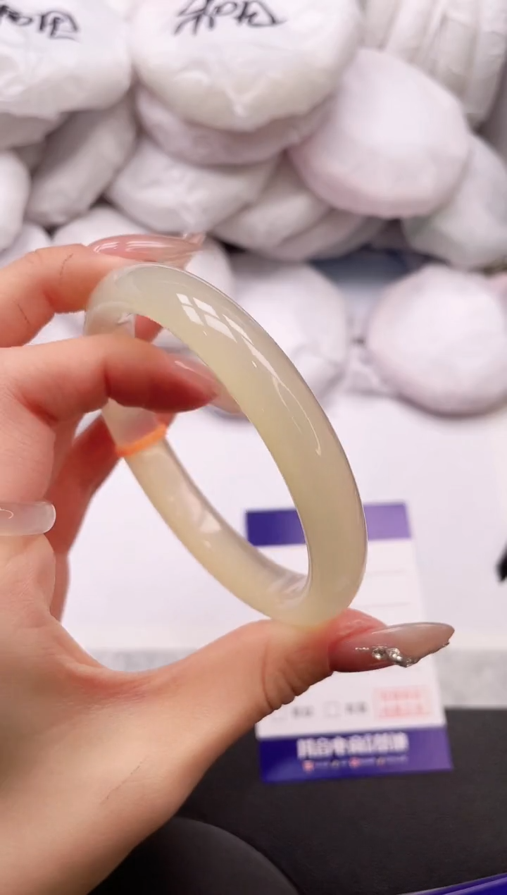 【闪购商品】石英质玉手镯未镶嵌26K298-63