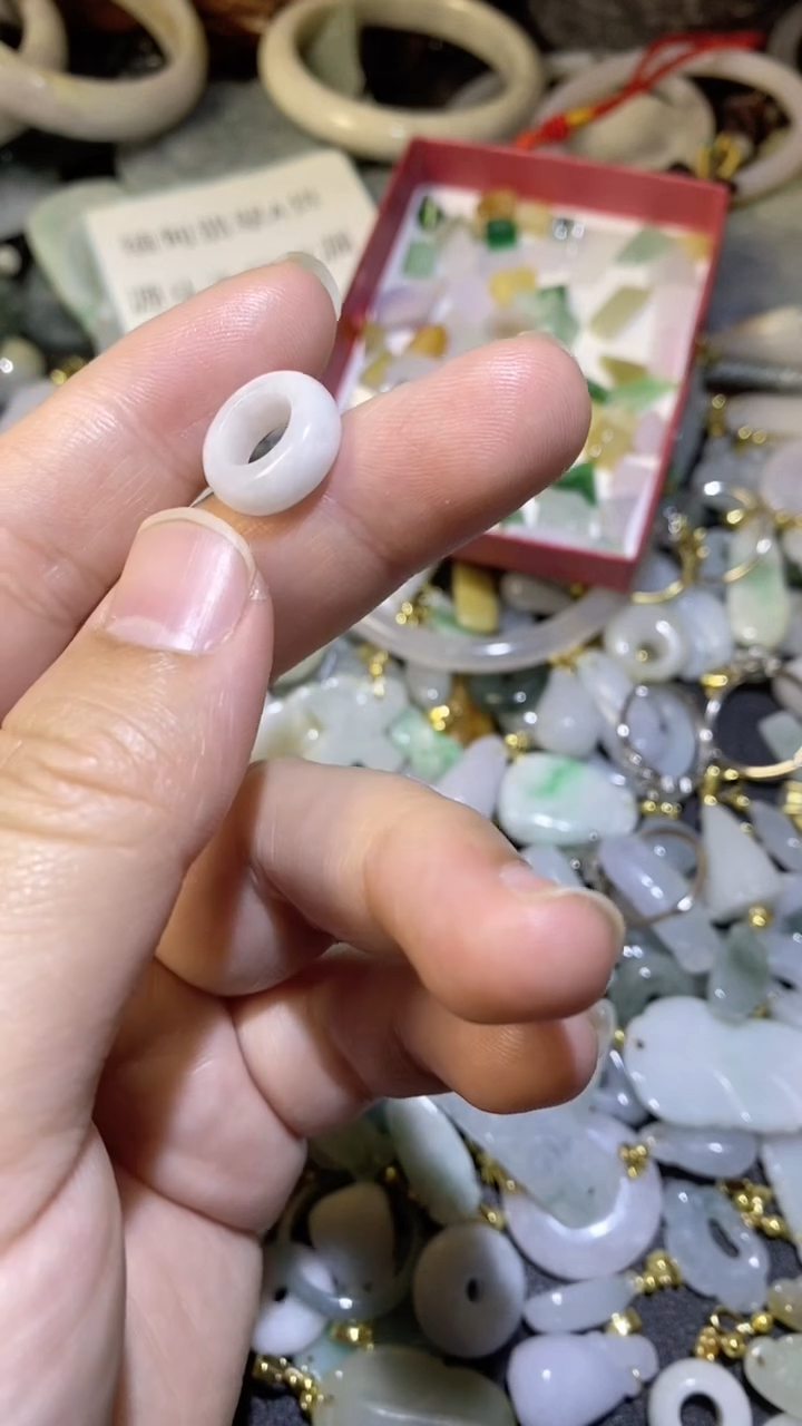 【闪购商品】翡翠颈饰未镶嵌/1354646