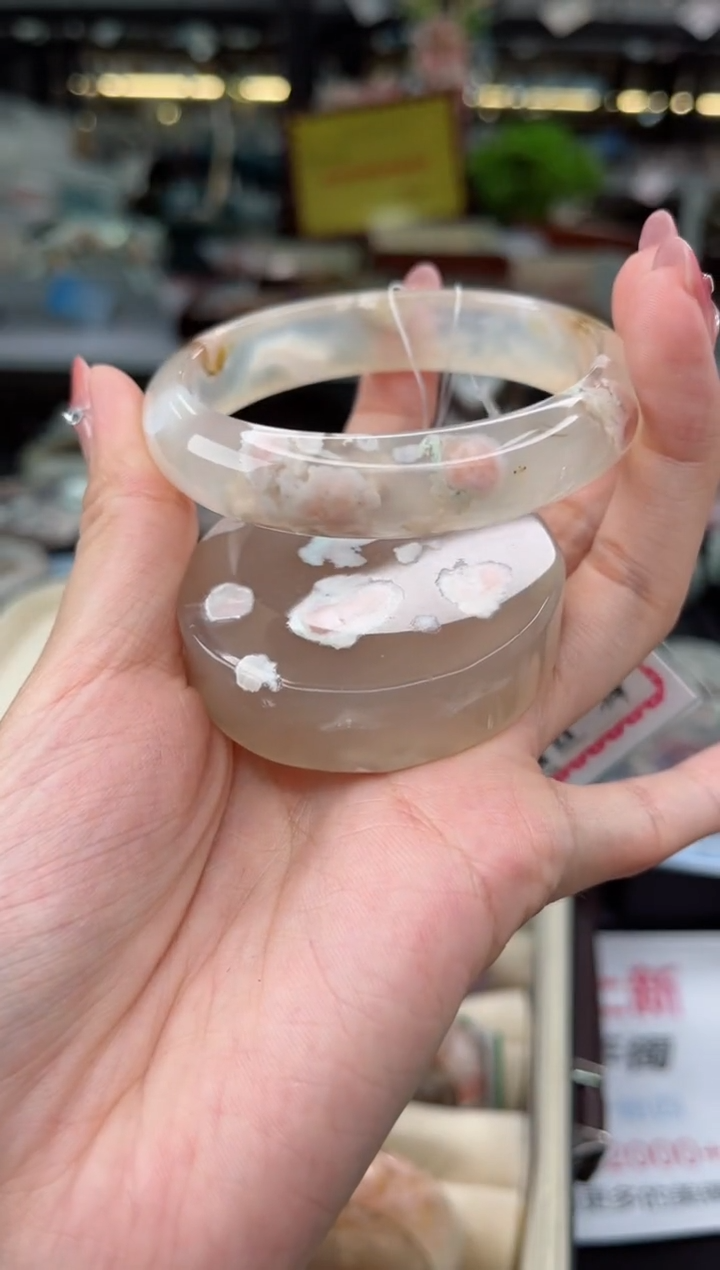 【闪购商品】石英质玉手镯未镶嵌56圈口（赠品镯心）2S9186