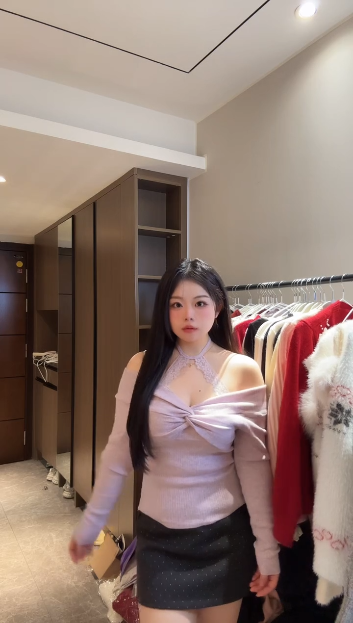 Q紫色蕾丝两穿一字肩上衣