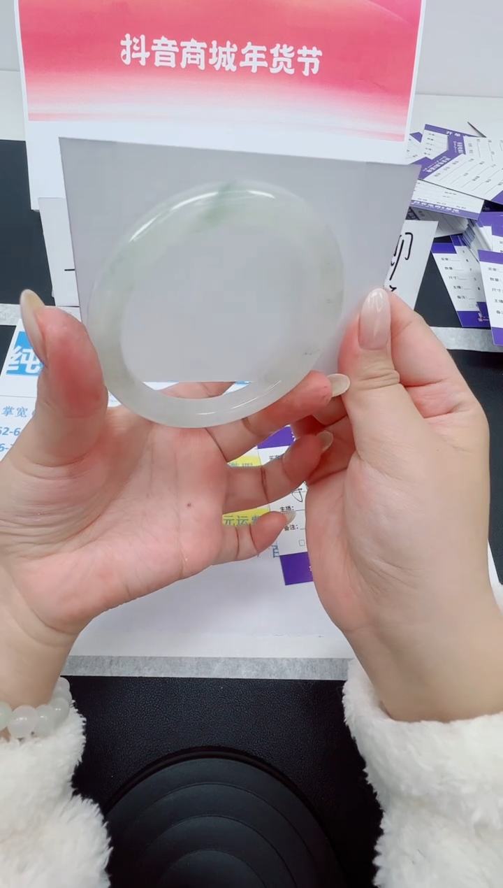 【闪购商品】石英质玉手镯未镶嵌编号：69--57.7圈 天山翠 美人条