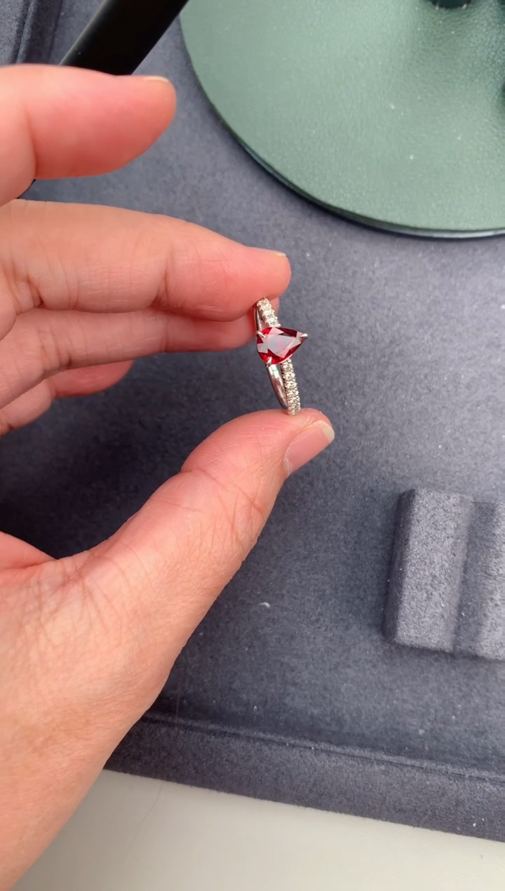 【闪购商品】红宝石戒指18K金镶嵌1.2ct 红宝石戒指