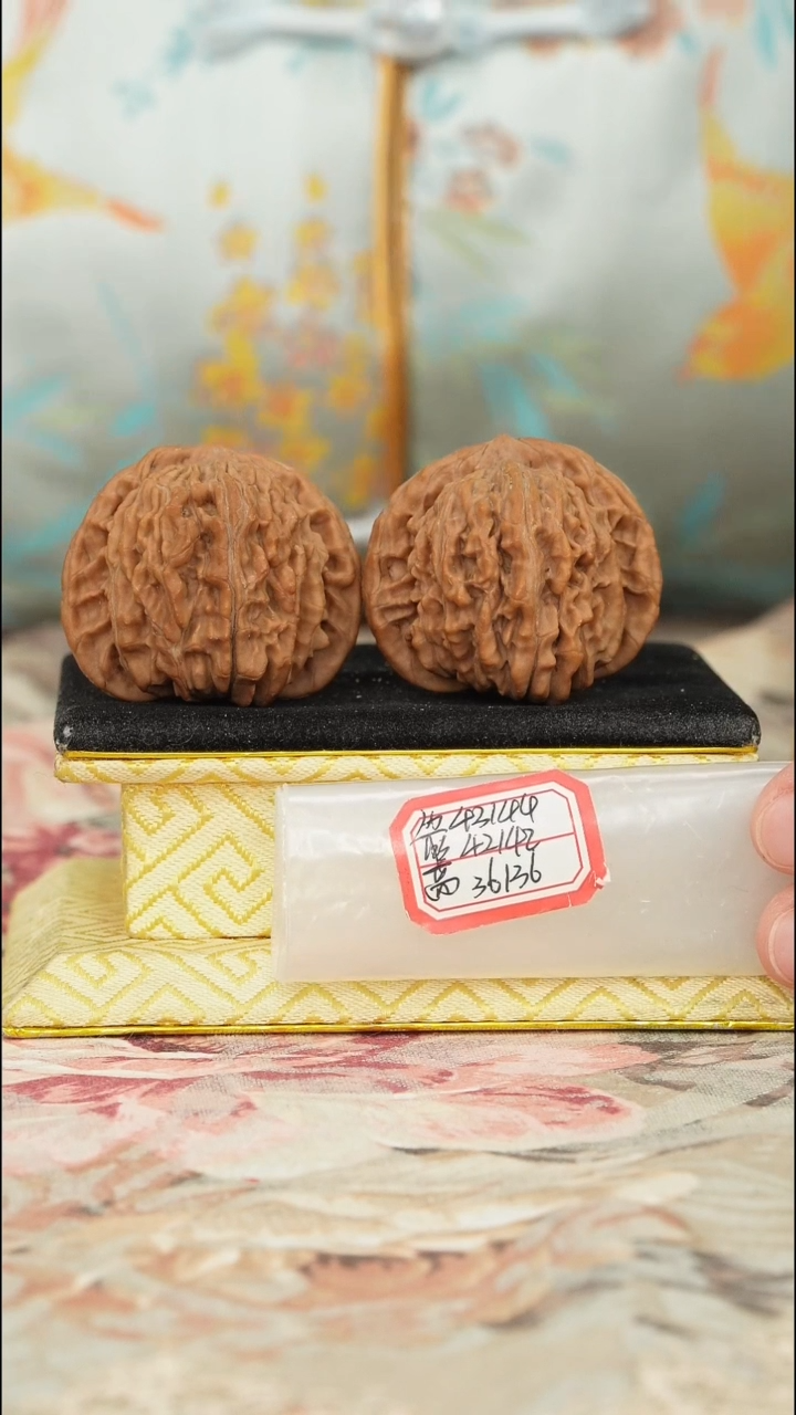 【闪购商品】文玩核桃把件一代楼