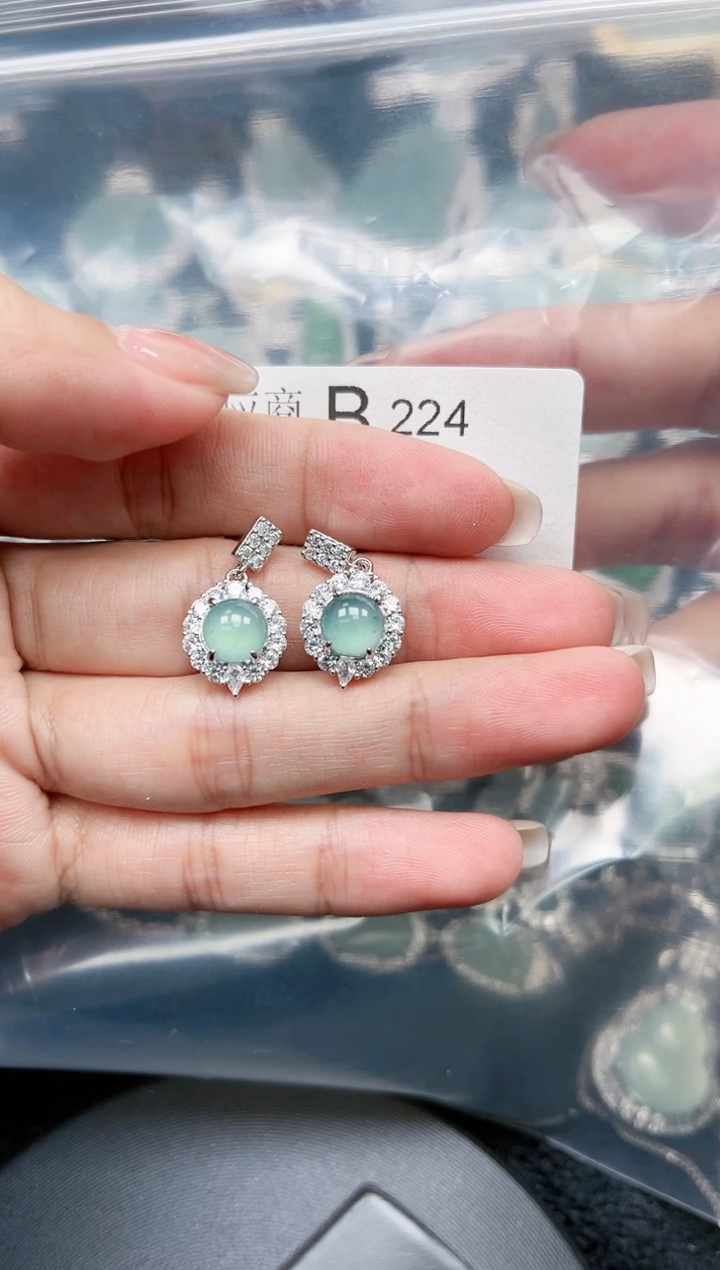 【闪购商品】翡翠颈饰未镶嵌赠皮绳224
