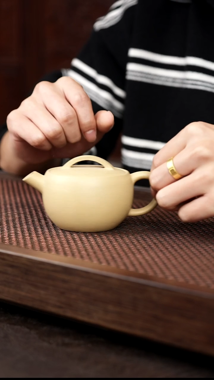 茶壶紫砂本绿一片瓦{微瑕}