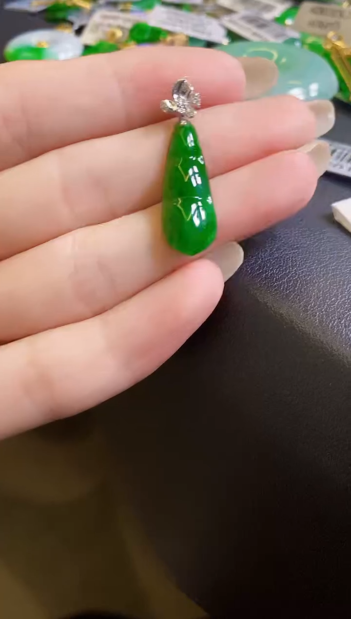 【闪购商品】定制翡翠18K金镶嵌豆