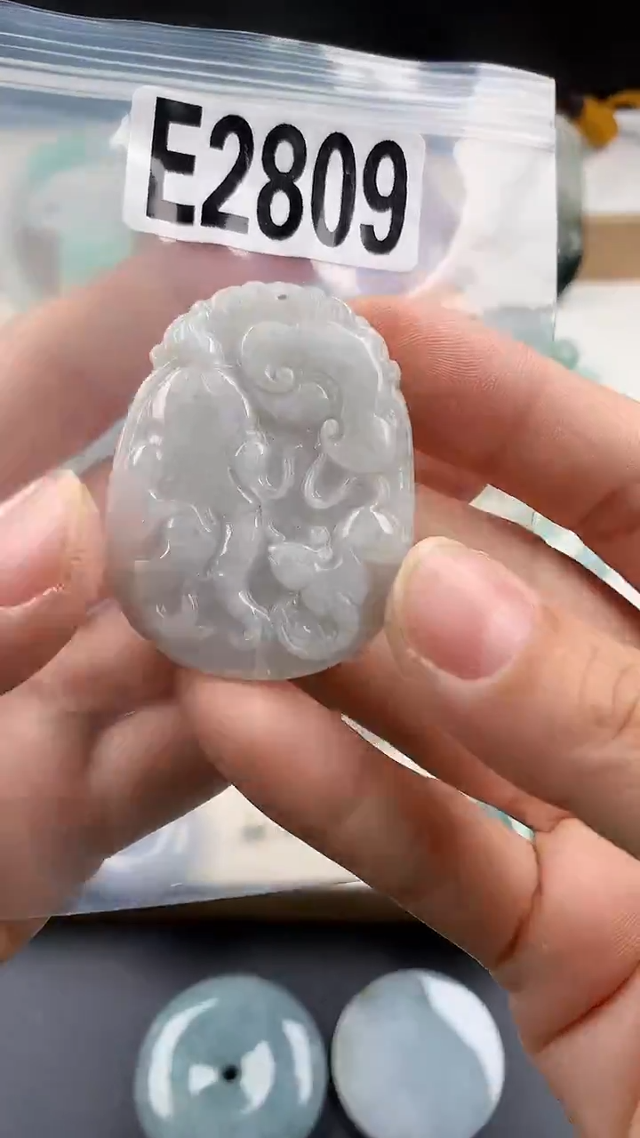 颈饰未镶嵌翡翠天然翡翠吊坠挂件