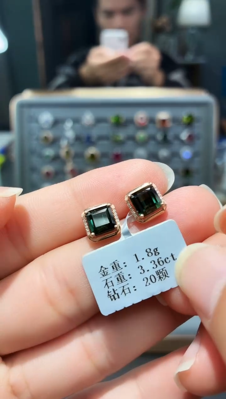 18K金镶嵌耳饰碧玺3.36配钻