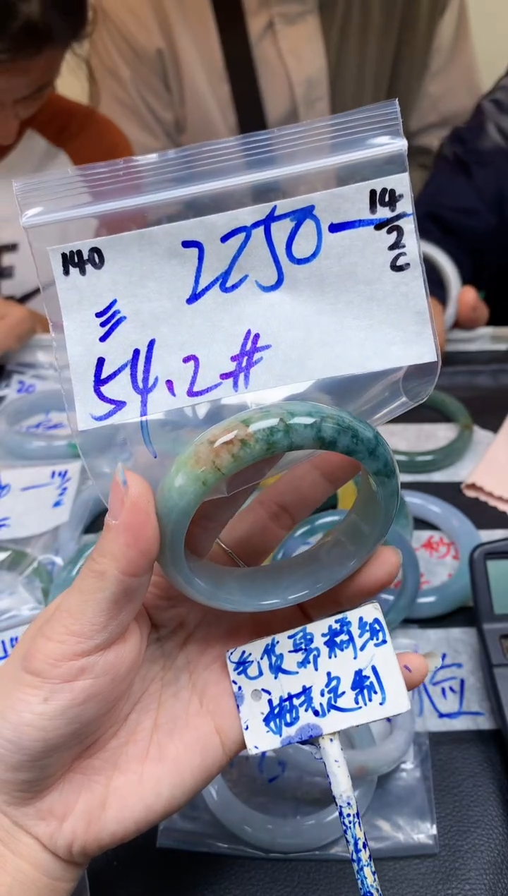 【闪购商品】定制翡翠未镶嵌140毛货需精细抛光手镯多样性拍一发一