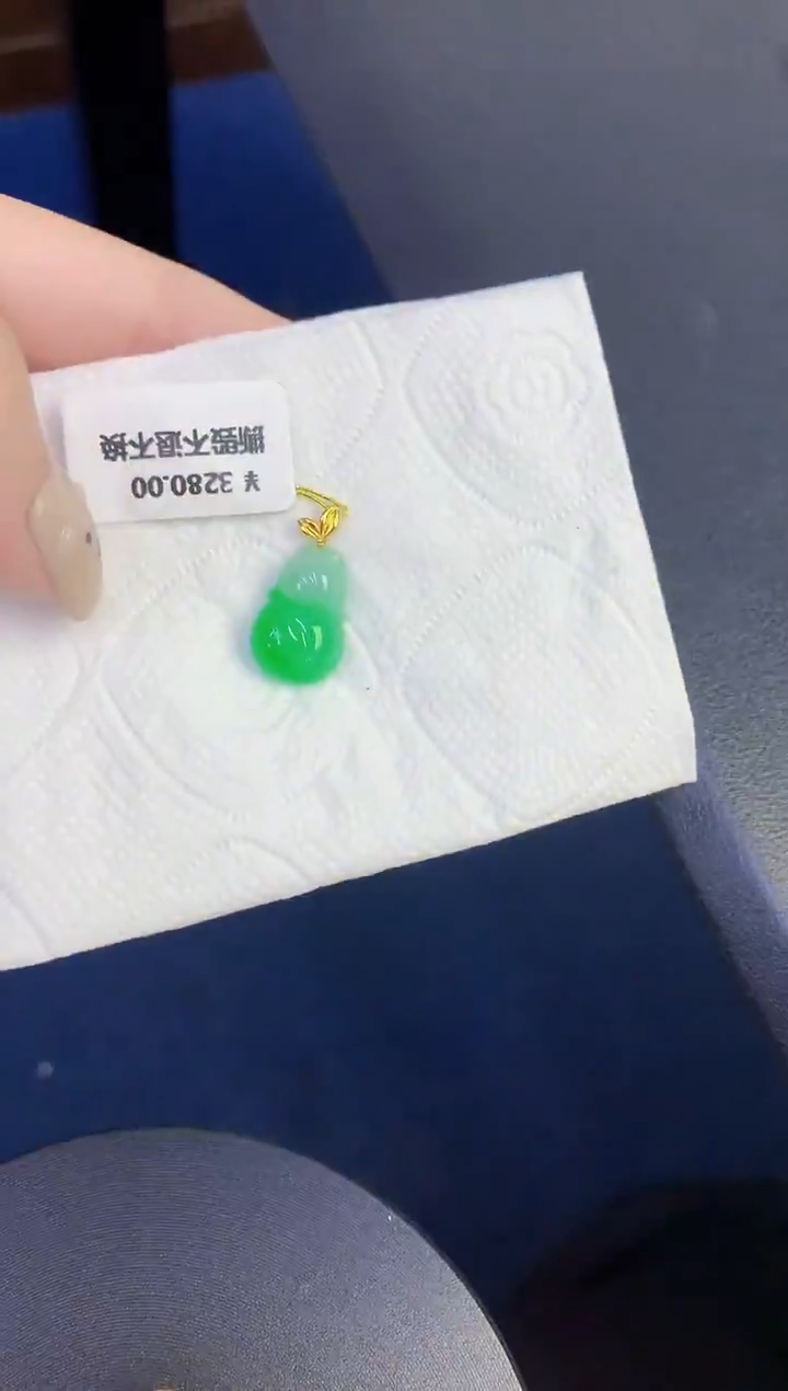 颈饰18K金镶嵌翡翠缅甸天然翡翠A货