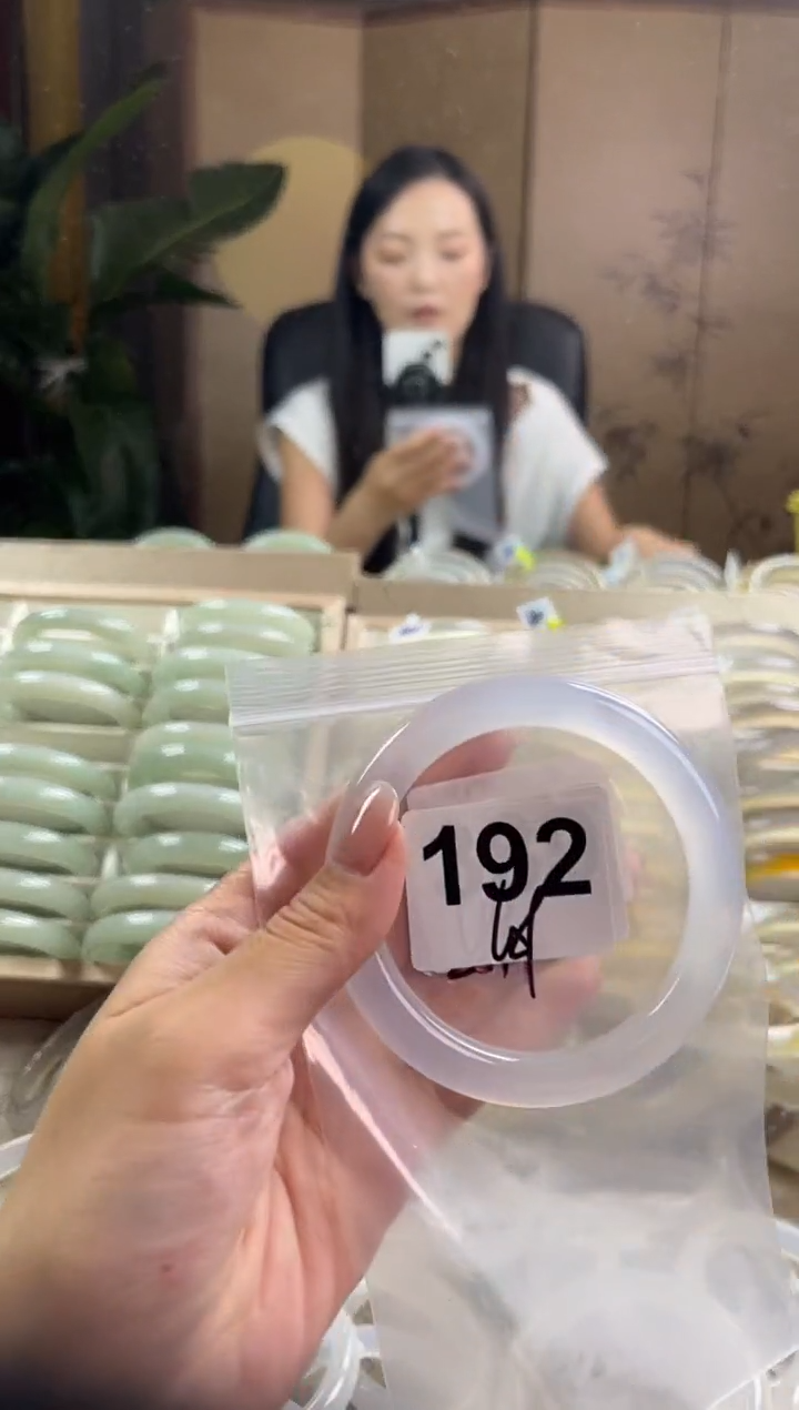 手镯玛瑙/玉髓未镶嵌192