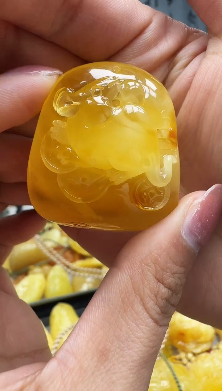 【闪购商品】琥珀裸石未镶嵌挂坠