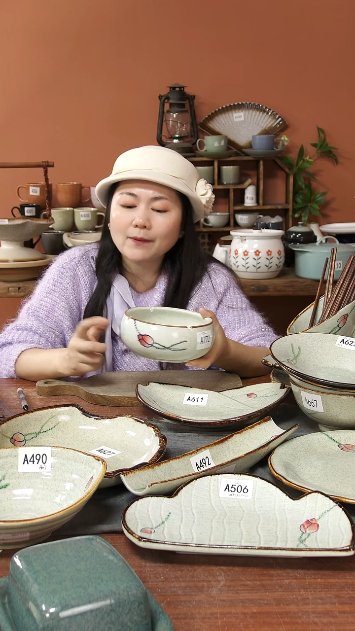 陶瓷A772 一只手绘荷花烟灰缸15*6.5微瑕